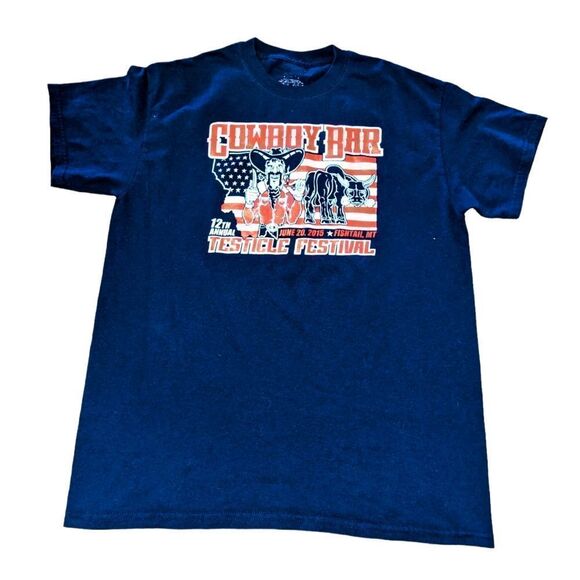 🛍️ COWBOY BAR TESTICLE FESTIVAL TEE 2015 MONTANA - Picture 1 of 1